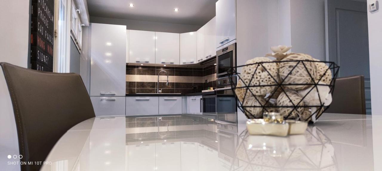 Apartment Design Standing In Aix *